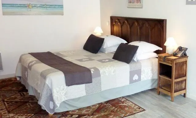 De L'abbaye Hotel 3*